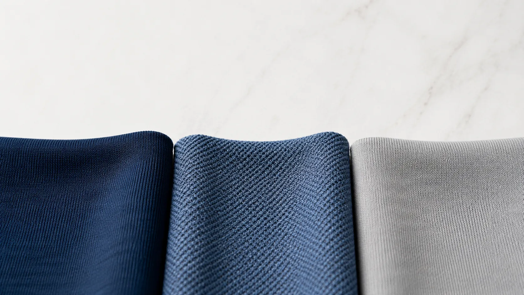 สวอตช์ผ้าถักสามชนิด Single Jersey, Pique, Interlock วางเทียบเนื้อผ้า